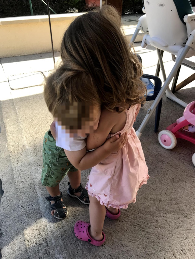 Angie offre un temps d'adaptation aux enfants chez elle