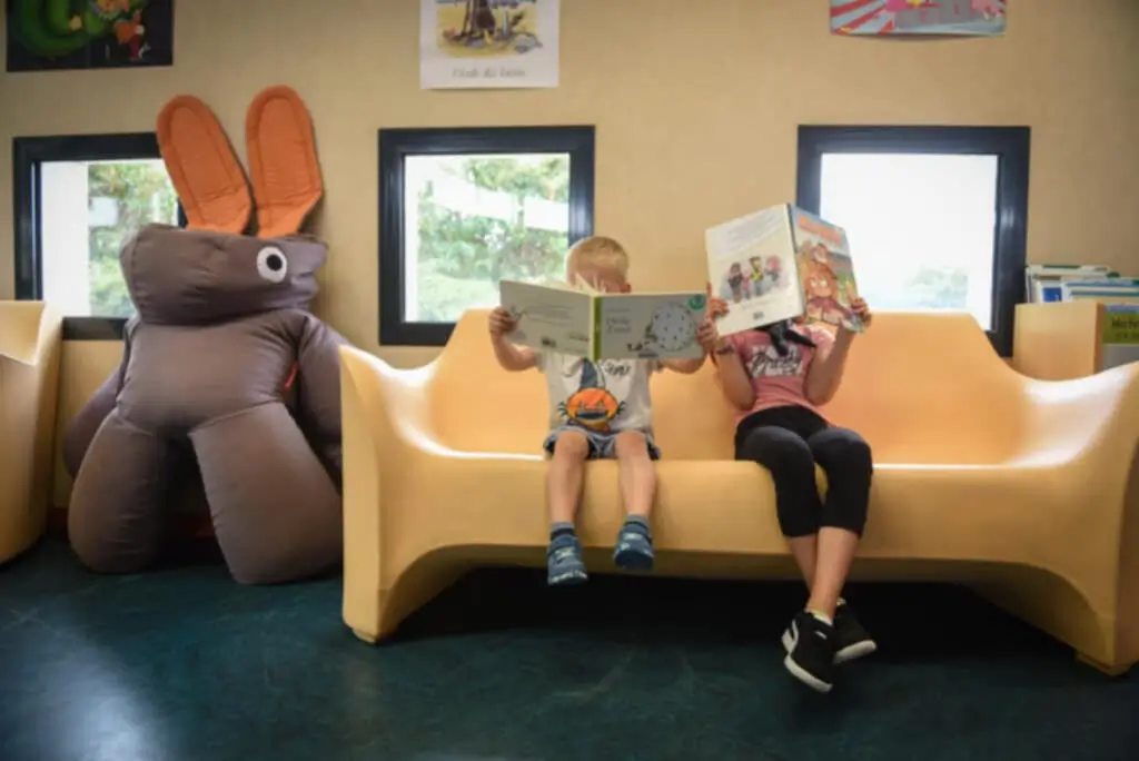 De nombreux livres pour enfant à la médiathèque de Lempdes